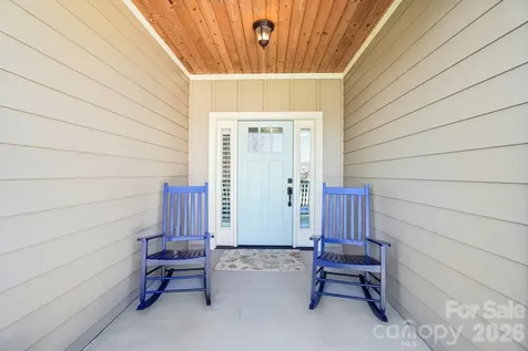 31 N Anvil Avenue Hendersonville NC 28792