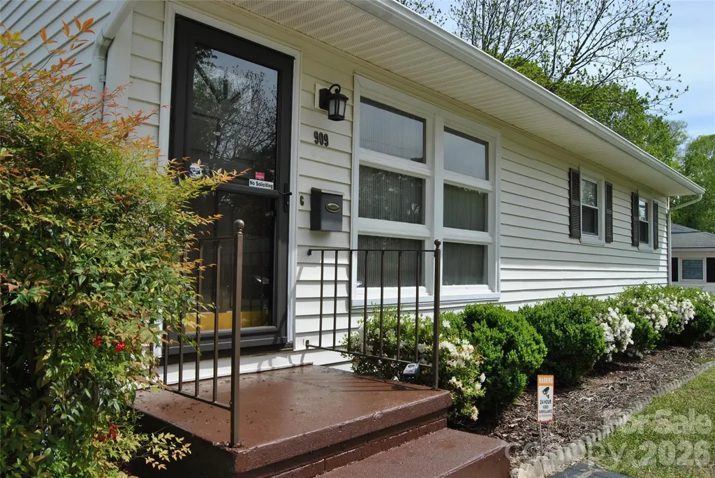909 Timberlane Drive Mount Holly NC 28120