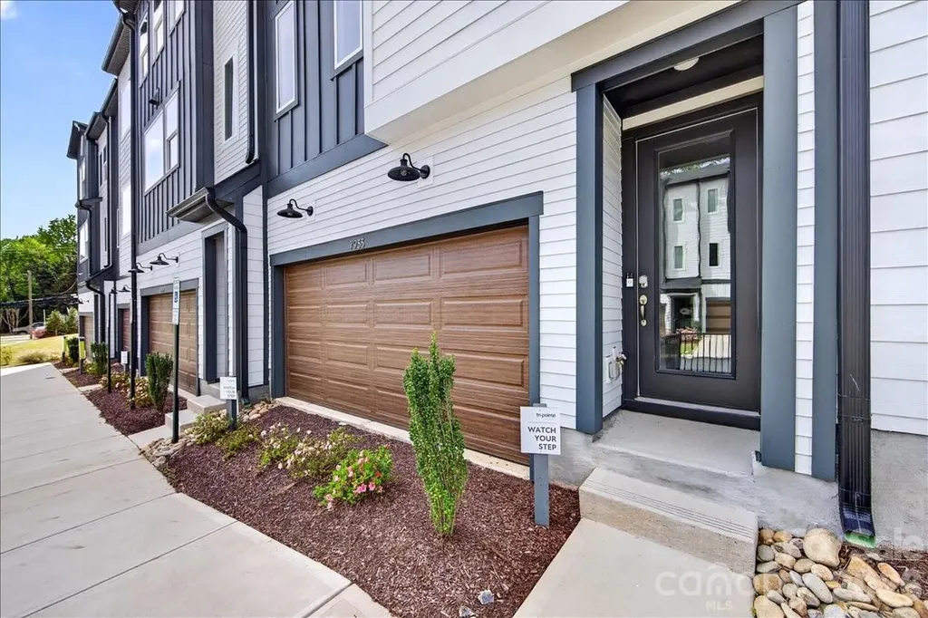 7933 Cedarsmith Court Charlotte NC 28217