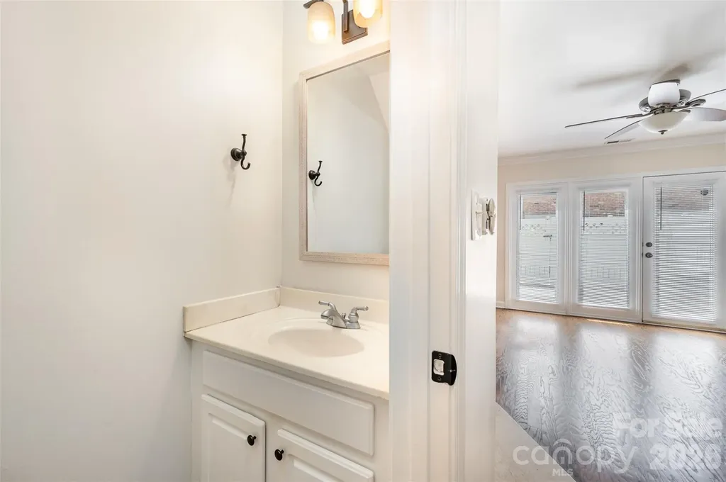 1218 Green Oaks Lane Charlotte NC 28205
