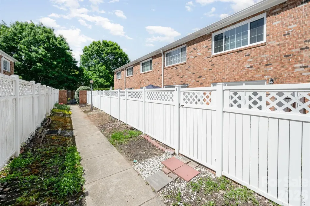 1218 Green Oaks Lane Charlotte NC 28205