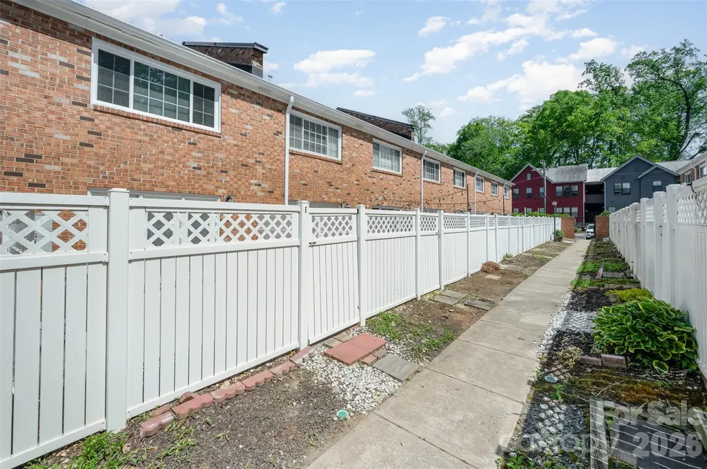 1218 Green Oaks Lane Charlotte NC 28205