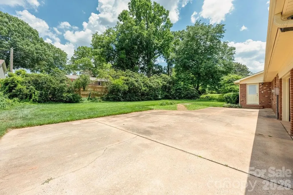 5022 Cheviot Road Charlotte NC 28269