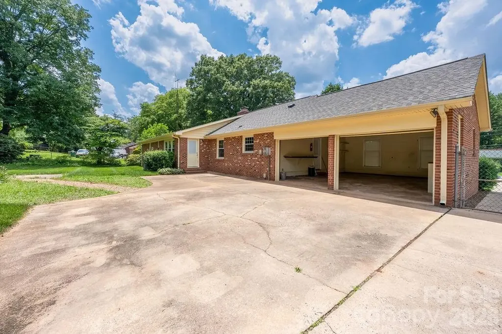 5022 Cheviot Road Charlotte NC 28269