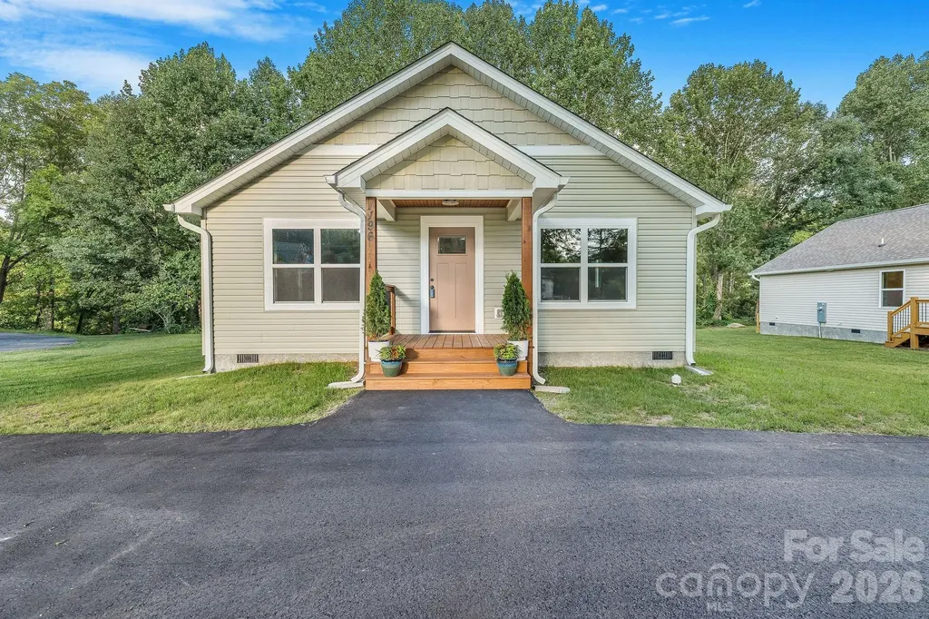 1196 Crabtree Road Waynesville NC 28785