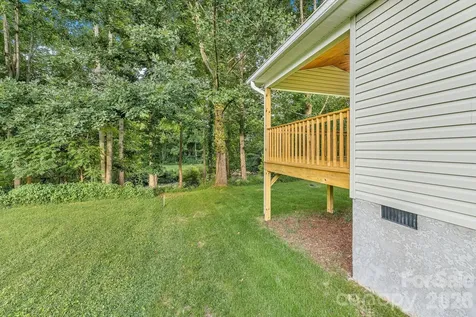 1196 Crabtree Road Waynesville NC 28785