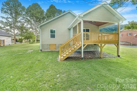 1196 Crabtree Road Waynesville NC 28785