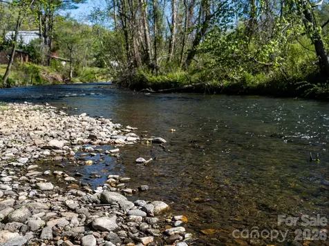 1196 Crabtree Road Waynesville NC 28785