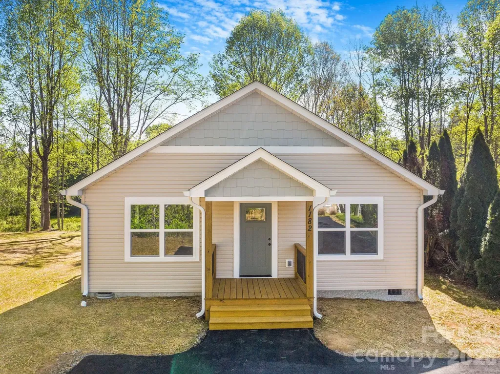 Waynesville NC, 1182 Crabtree Road