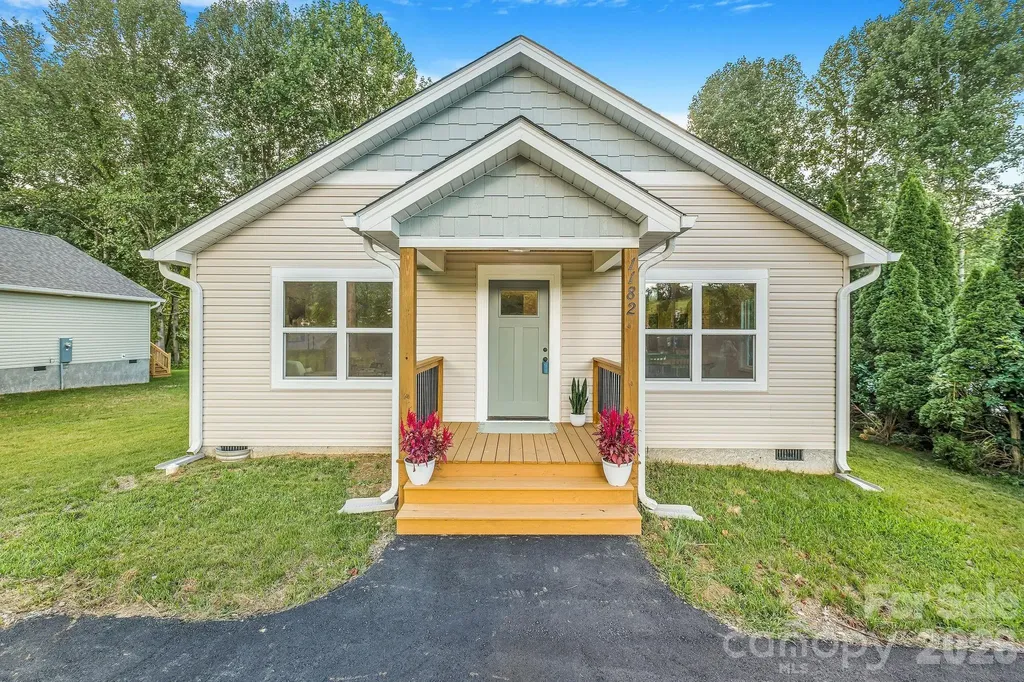 Waynesville NC, 1182 Crabtree Road