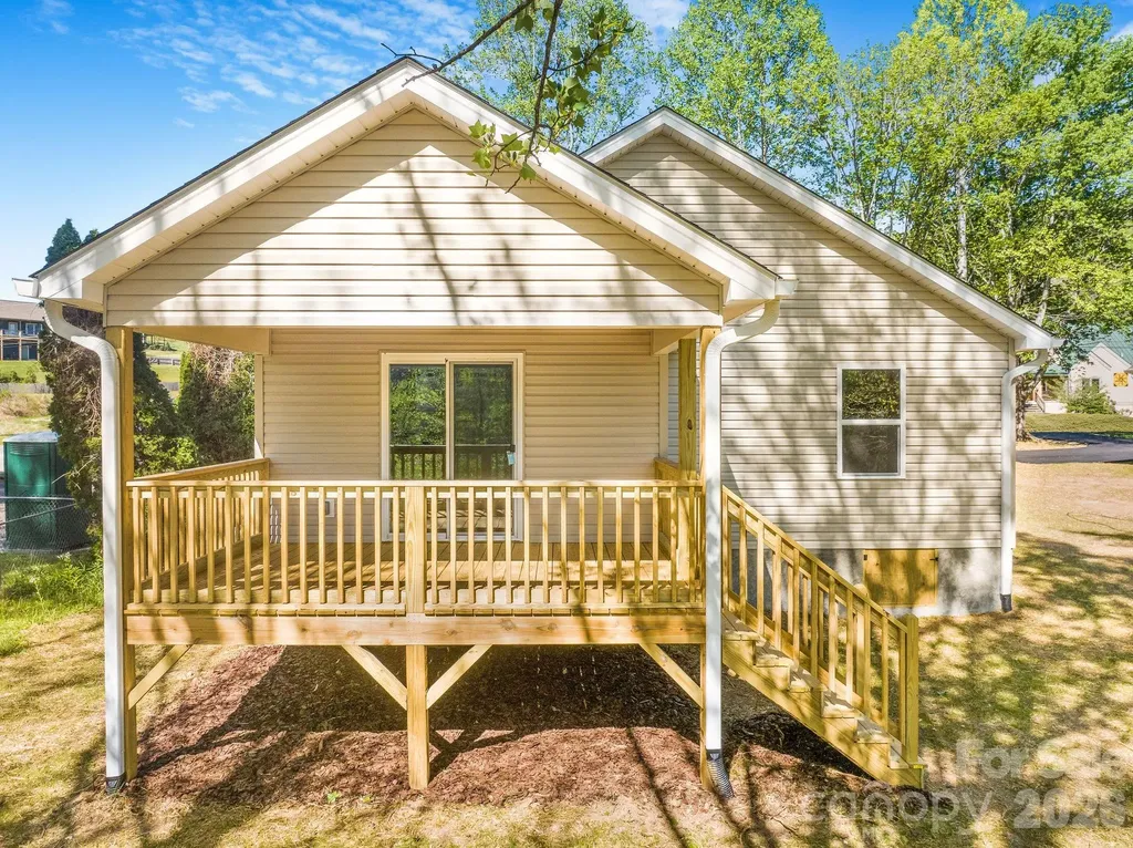 1182 Crabtree Road Waynesville NC 28785