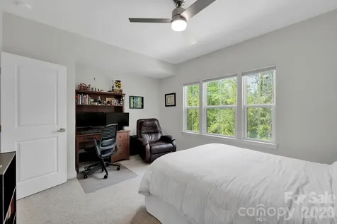 336 Twinflower Lane Charlotte NC 28205