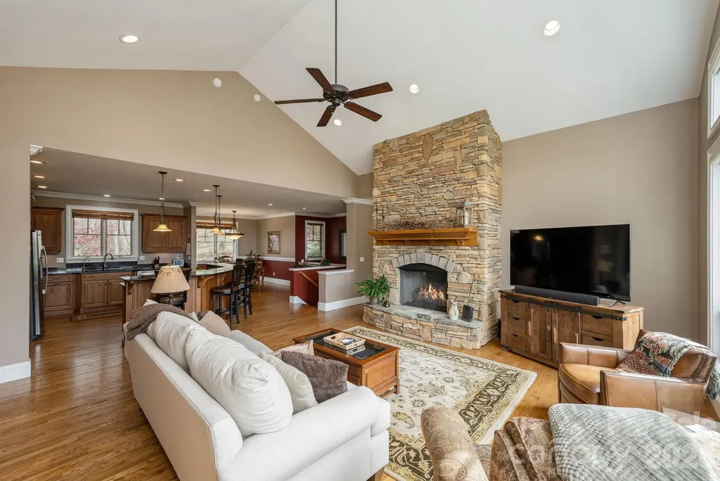 315 Crossvine Trail Hendersonville NC 28739