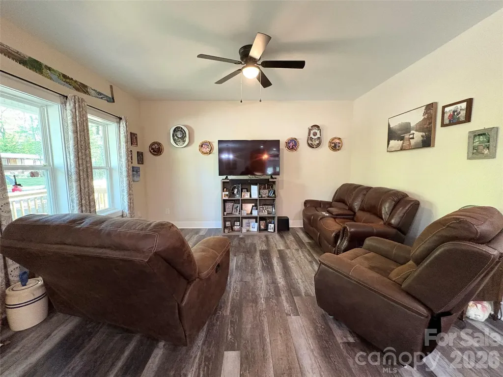 196 8th Avenue New London NC 28127