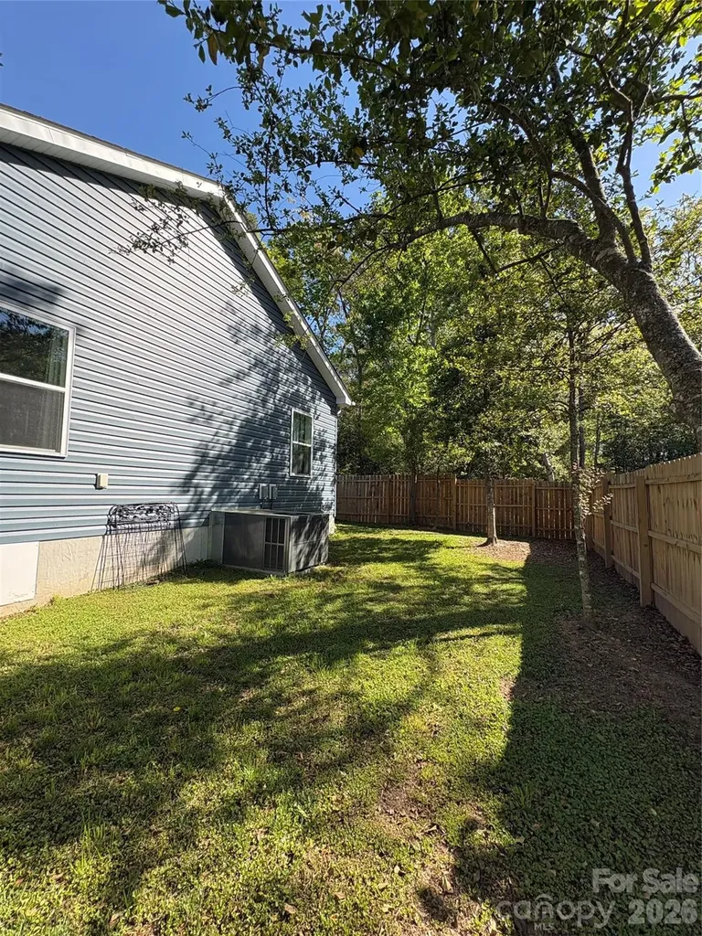 196 8th Avenue New London NC 28127