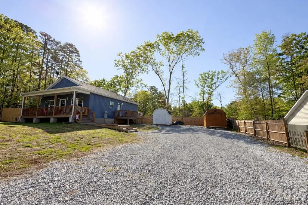 196 8th Avenue New London NC 28127