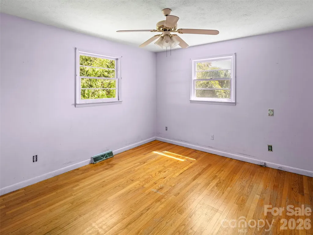 32 Hillendale Road Asheville NC 28805