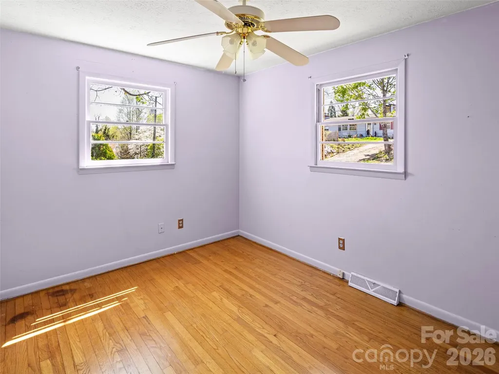32 Hillendale Road Asheville NC 28805