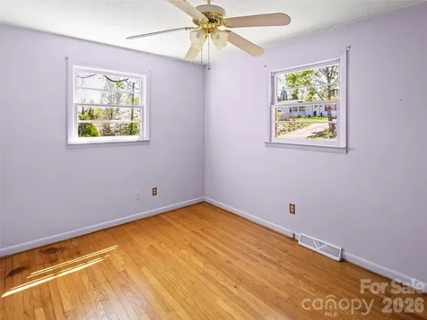 32 Hillendale Road Asheville NC 28805