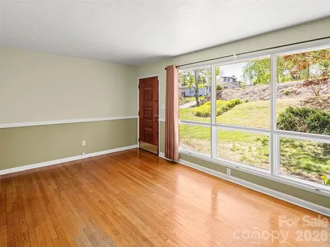 32 Hillendale Road Asheville NC 28805
