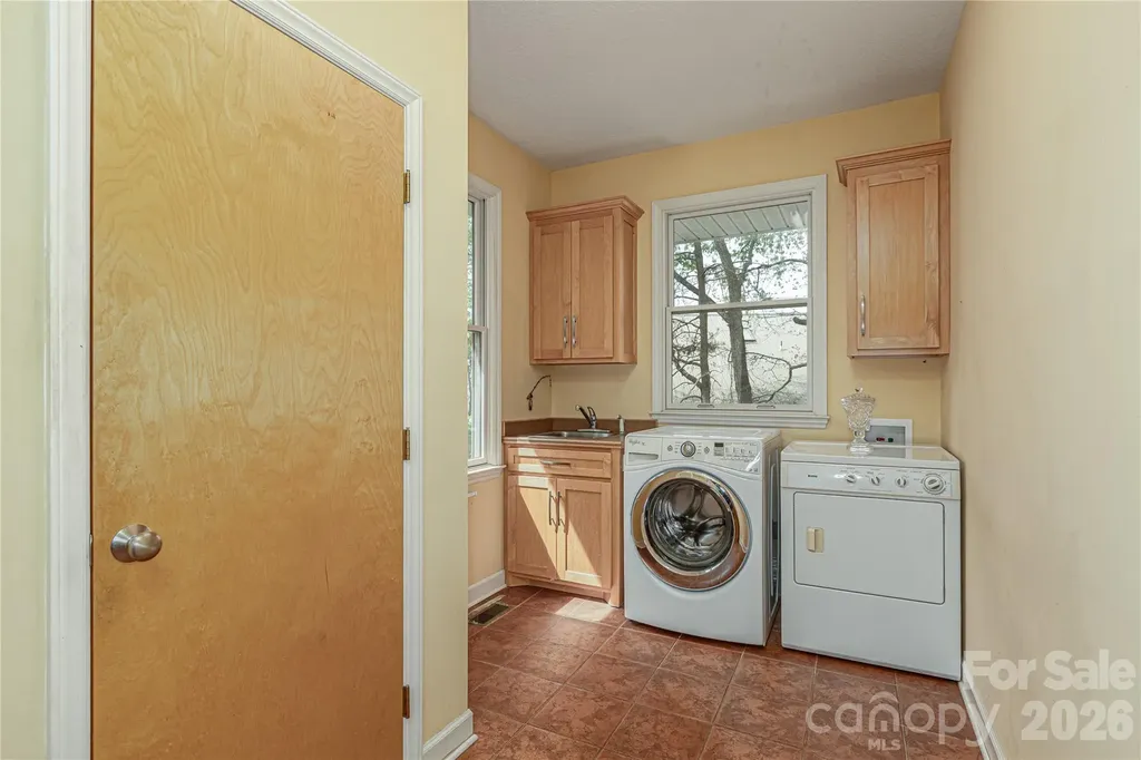 27 Magnolia Drive Nebo NC 28761