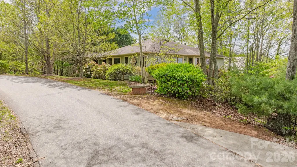27 Magnolia Drive Nebo NC 28761