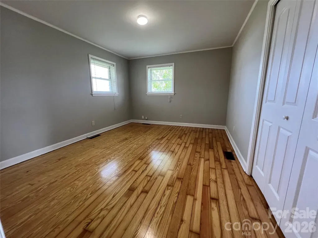 93 Laycock Road Hendersonville NC 28792