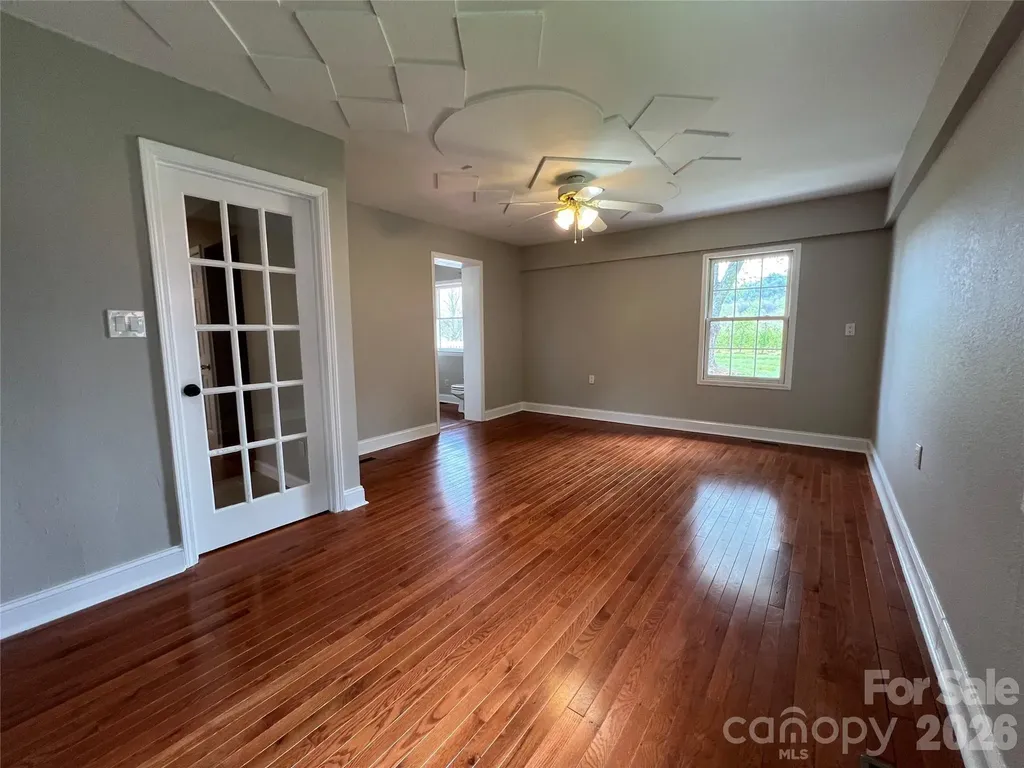 93 Laycock Road Hendersonville NC 28792