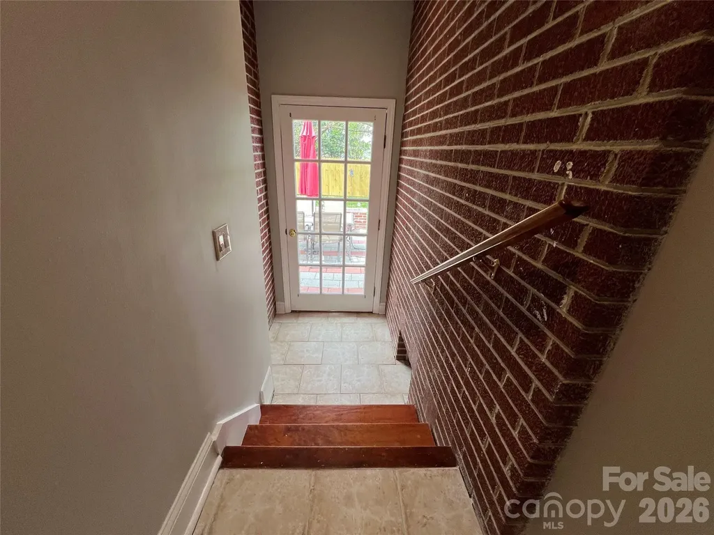 93 Laycock Road Hendersonville NC 28792