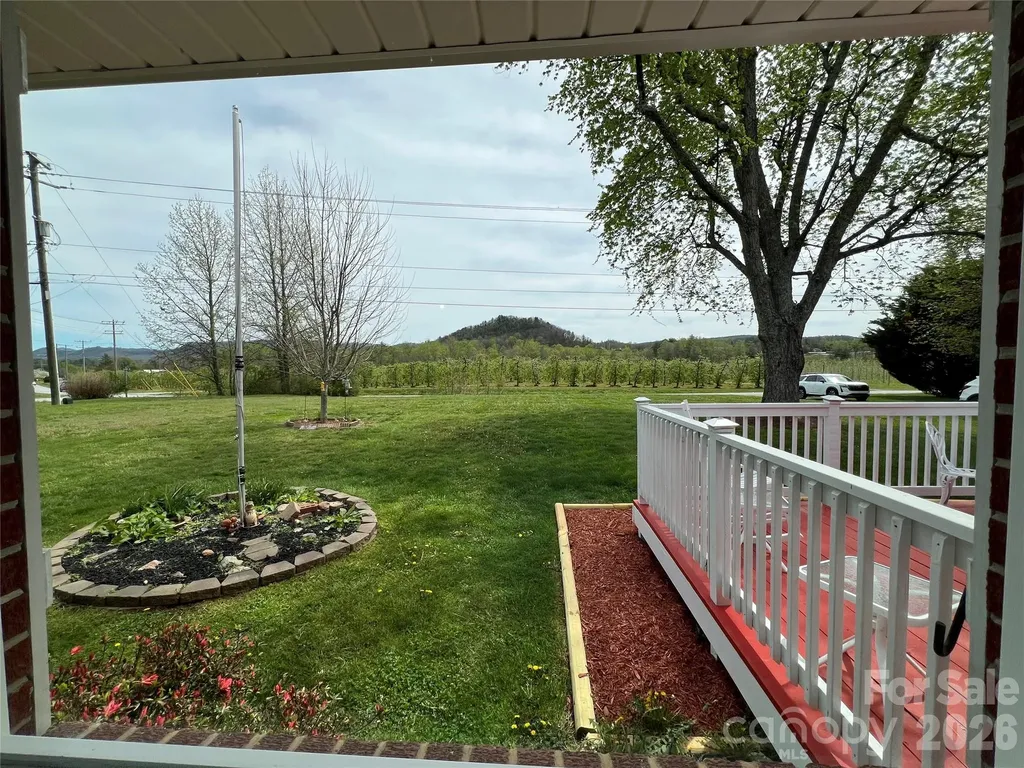 93 Laycock Road Hendersonville NC 28792