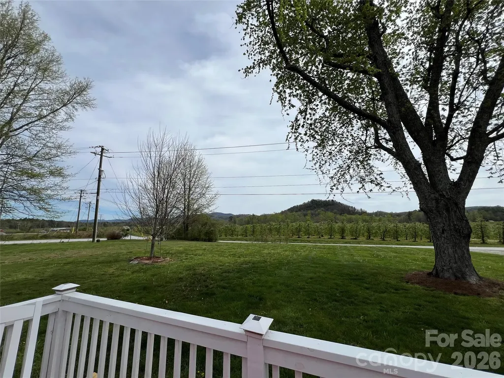 93 Laycock Road Hendersonville NC 28792