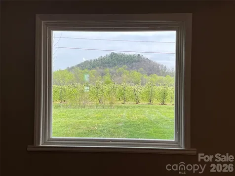 93 Laycock Road Hendersonville NC 28792