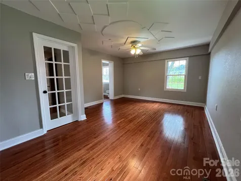 93 Laycock Road Hendersonville NC 28792