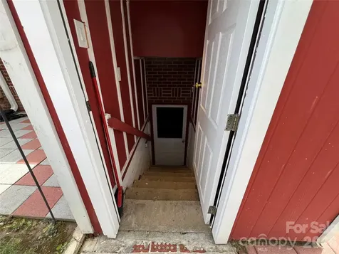 93 Laycock Road Hendersonville NC 28792