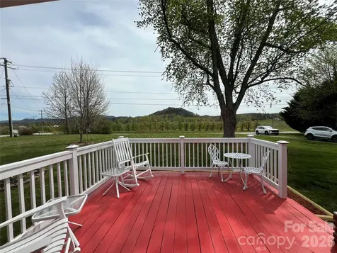 93 Laycock Road Hendersonville NC 28792