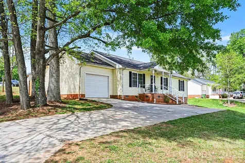 353 Woodlawn Avenue Mount Holly NC 28120