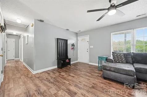 353 Woodlawn Avenue Mount Holly NC 28120