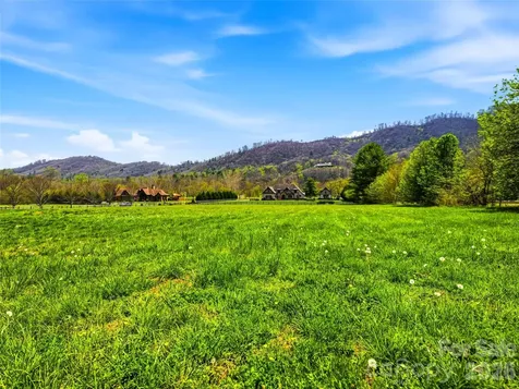 5 Sweetgrass Lane Fletcher NC 28732