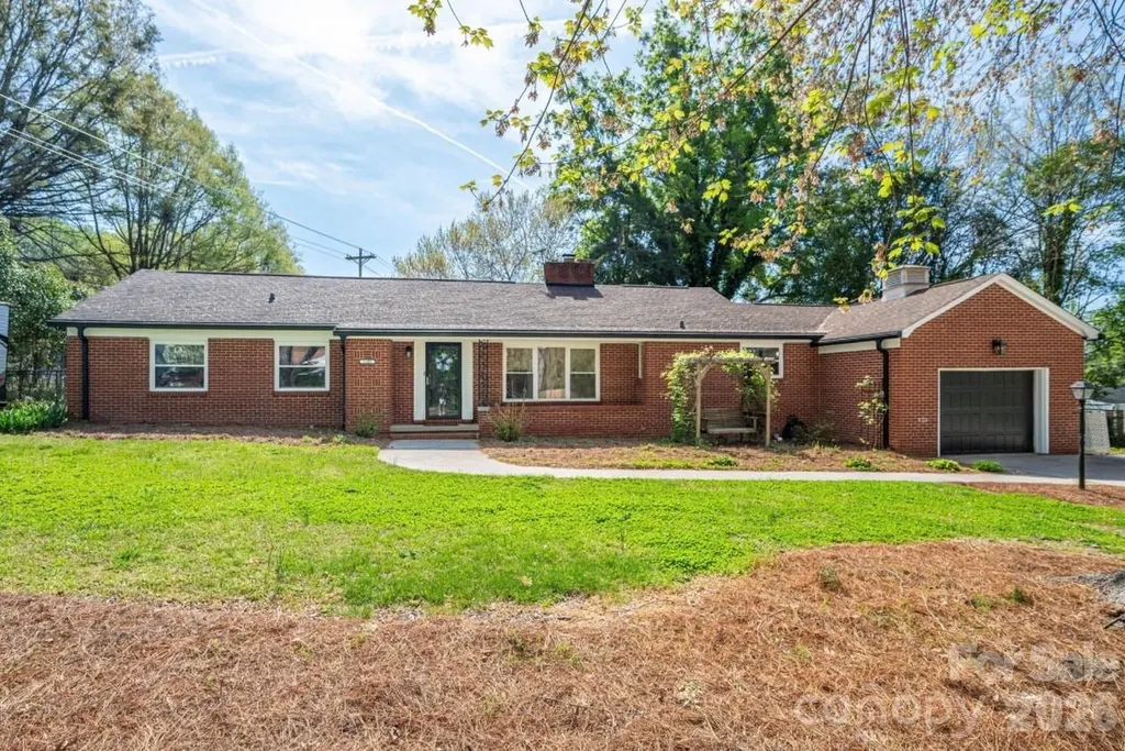 1105 Hillcrest Drive Cherryville NC 28021