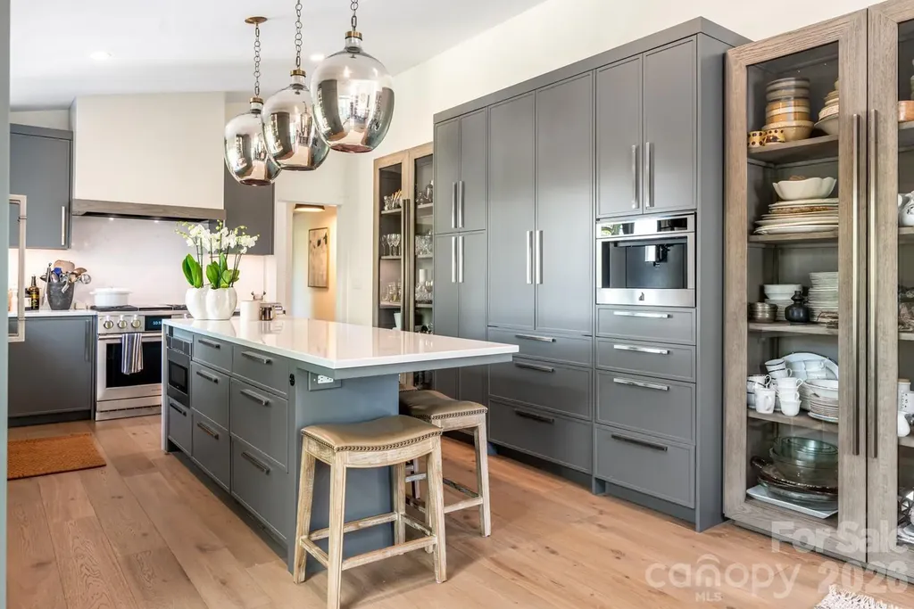 15 Red Oak Road Asheville NC 28804