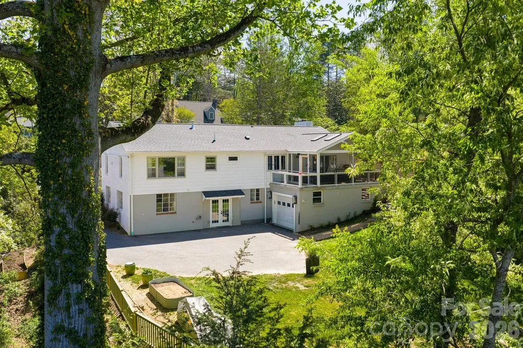 15 Red Oak Road Asheville NC 28804
