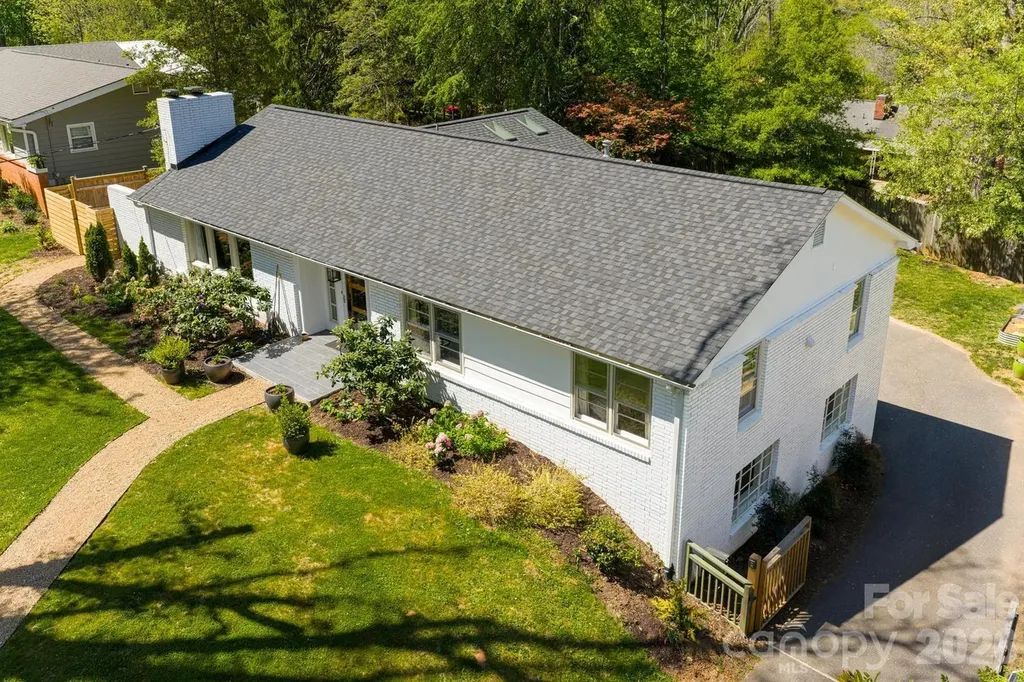 15 Red Oak Road Asheville NC 28804