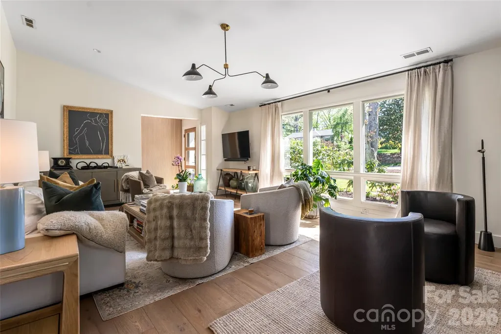15 Red Oak Road Asheville NC 28804
