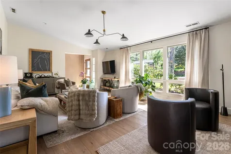 15 Red Oak Road Asheville NC 28804