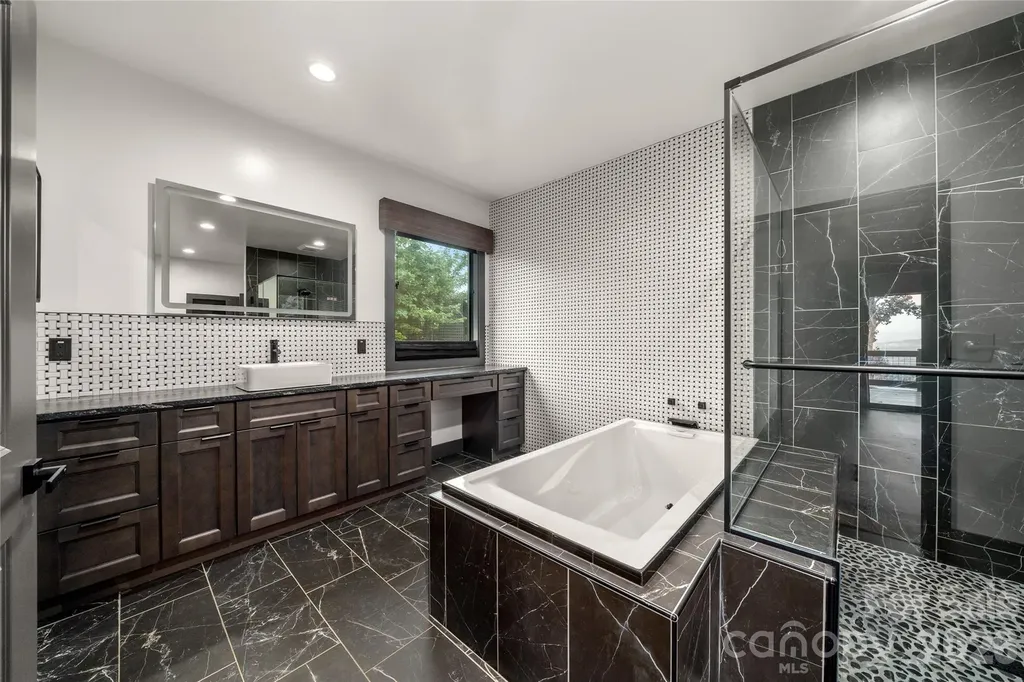 41 Ben Lippen School Road Asheville NC 28806