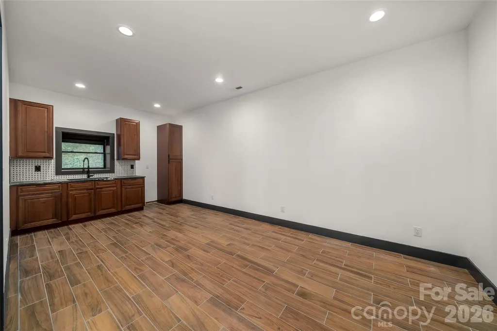 41 Ben Lippen School Road Asheville NC 28806