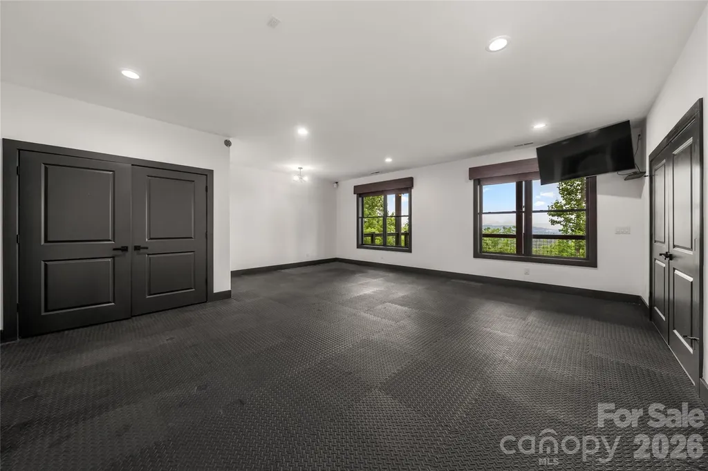 41 Ben Lippen School Road Asheville NC 28806