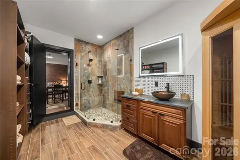 41 Ben Lippen School Road Asheville NC 28806