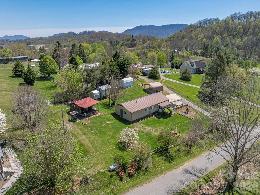 17 Mustang Lane Waynesville NC 28786