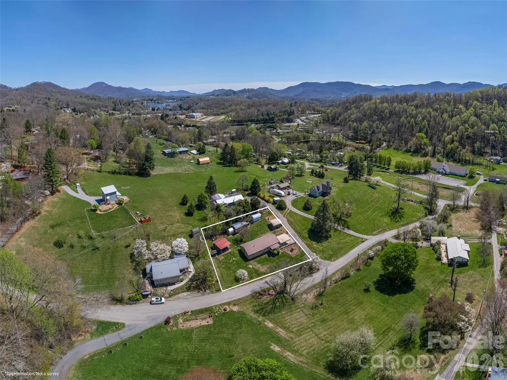17 Mustang Lane Waynesville NC 28786
